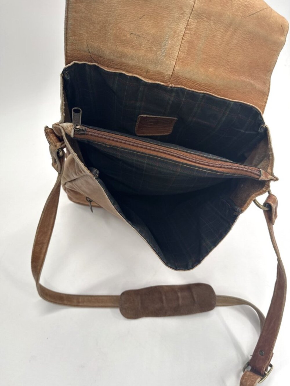 Boulder Ridge Messenger Bag Tan Cowhide Leather Plaid Lined Pockets Distressed - Picture 2 of 16